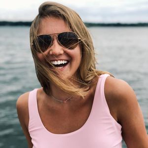 Meet your Posher, Olyvia